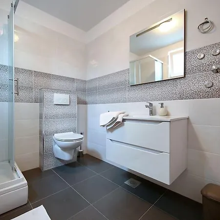 Oleandra Apartment